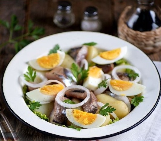 Салат из репчатого лука и яиц, пошаговый рецепт с фото